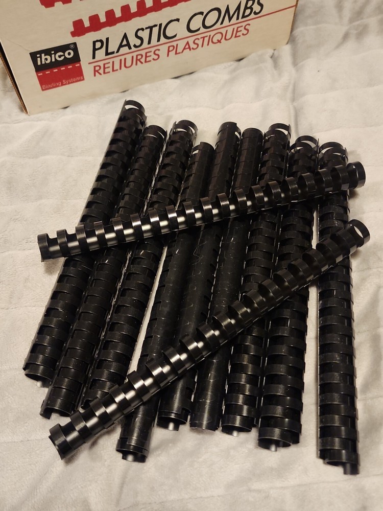 20 pieces Ibico Plastic Comb Bindings, 3/4" Diameter, 19 Ring .. 150 Sheet Cap.