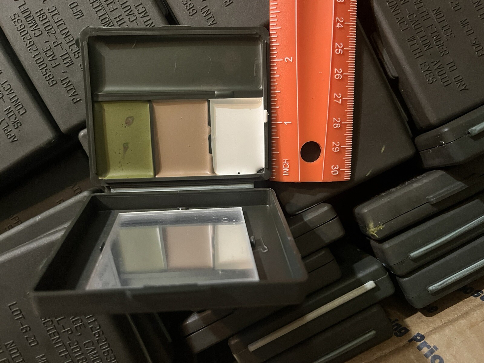 US MILITARY ALL-PURPOSE CAMOUFLAGE FACE PAINT 4 COLOR COMPACT INCLUDING MIRROR