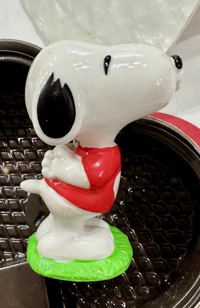 Vintage Snoopy - Peanuts - Whitman Candy Container 4” Across