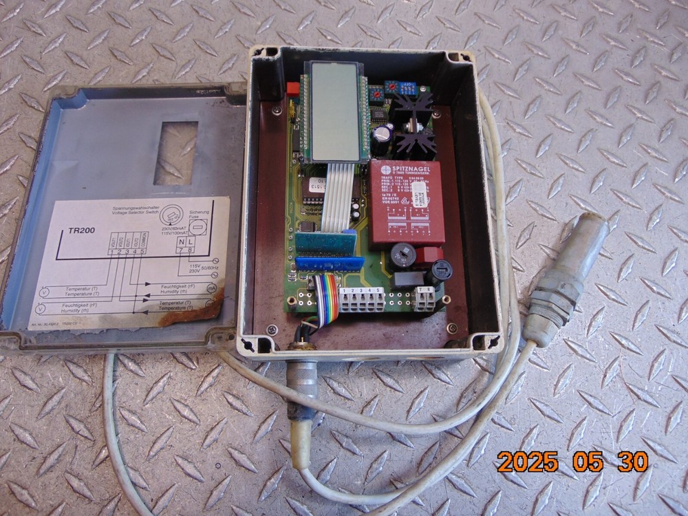 ROSEMOUNT TR-200 ANALYTICAL SENSOR TRANSMITTER missing cover screws