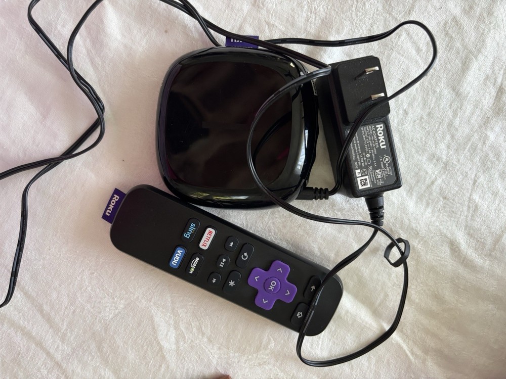 Roku 1 (2710X) Digital Media Streamer + Original Remote & AC Adapter Bundle