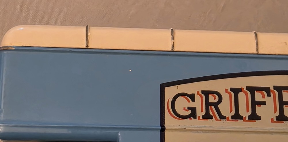 Corgi Classics Bedford GRIFF. FENDER Luton Van