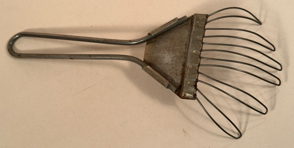 Formay Helper Finger Sifter, Vintage