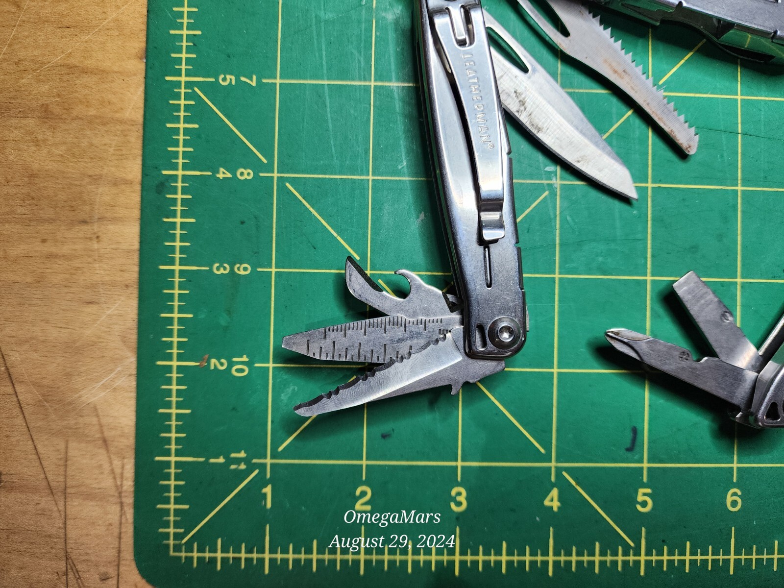 Leatherman Sidekick one at random