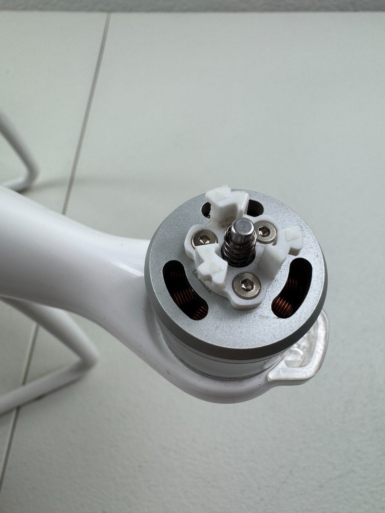 DJI Phantom 4 Pro 4K Camera Drone - White WM331A Bundle DRONE + CAMERA ONLY