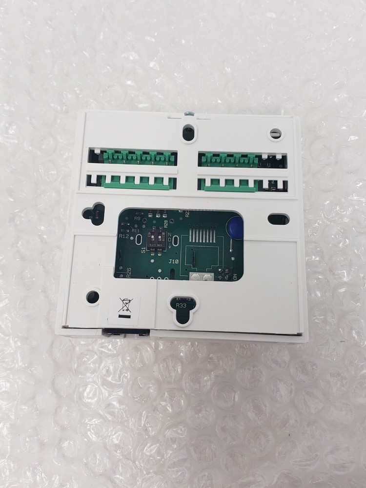 Johnson Controls HE-68N3-0N00WS Wall Mount Temperature Sensor