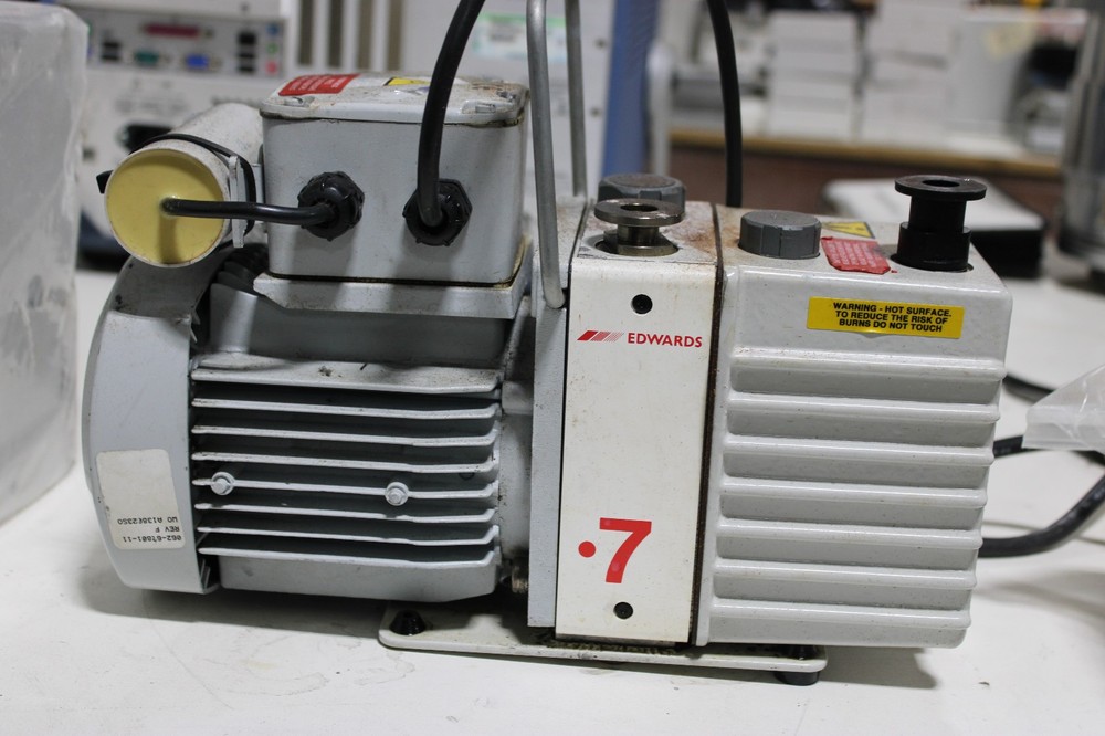 Edwards E2M0.7 Rotary Vane Pump