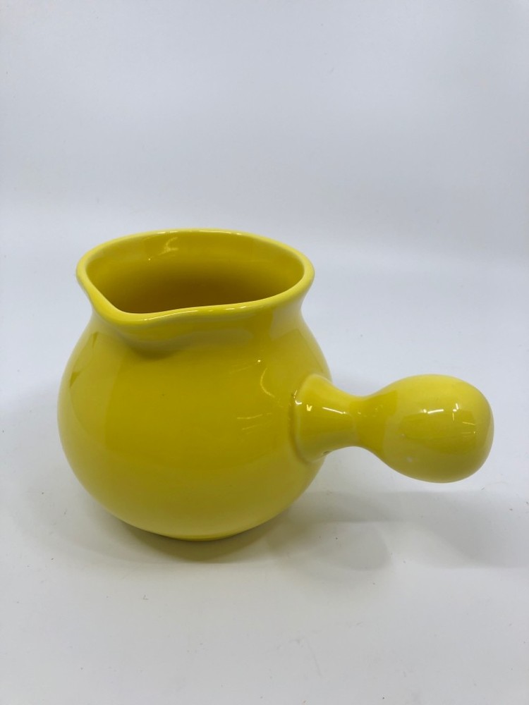 YELLOW CERAMIC SYRUP PITCHER.