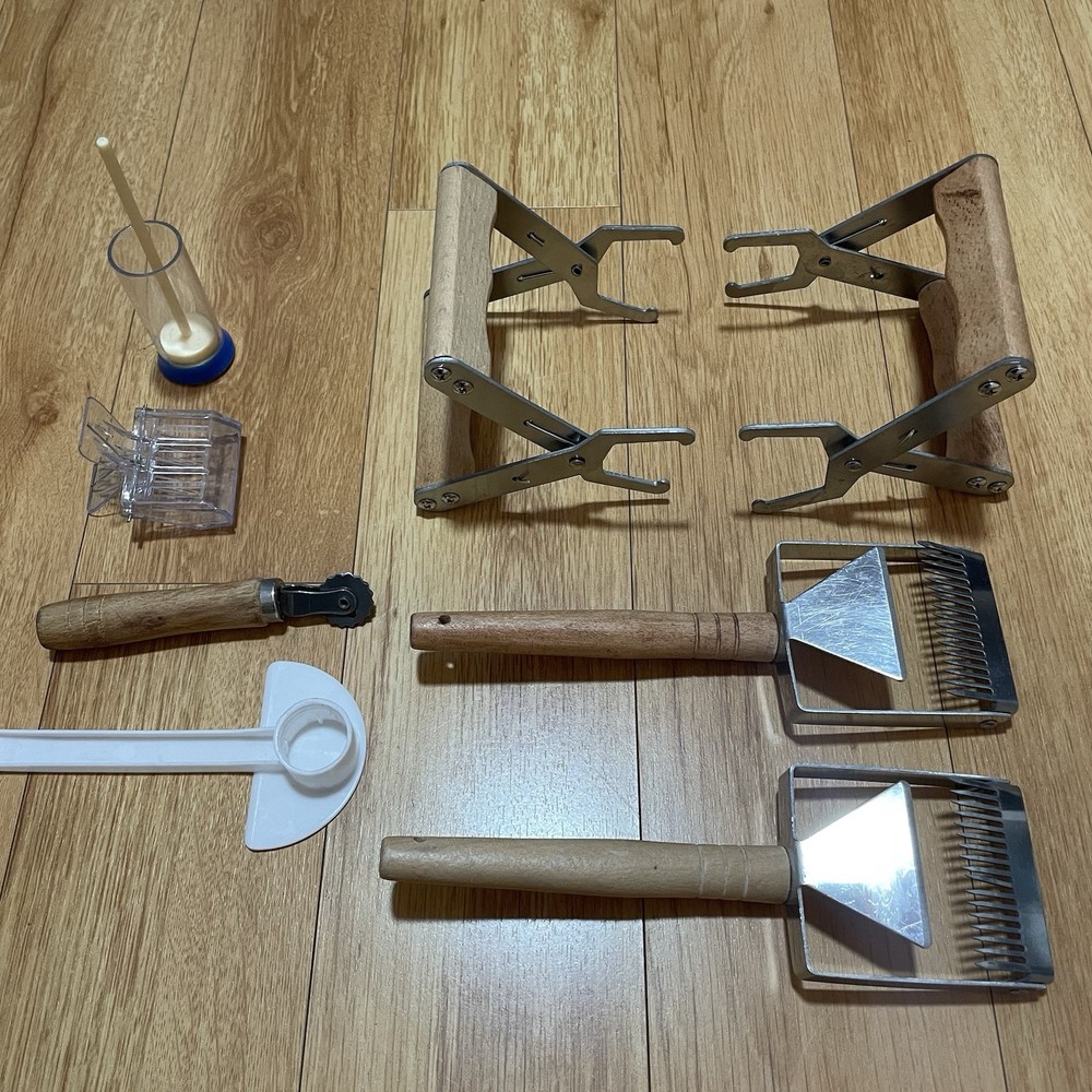 Beekeeping Tools Gripper Uncapping Fork Feeder Duckbill Catcher Clip Wheel 8 PCs