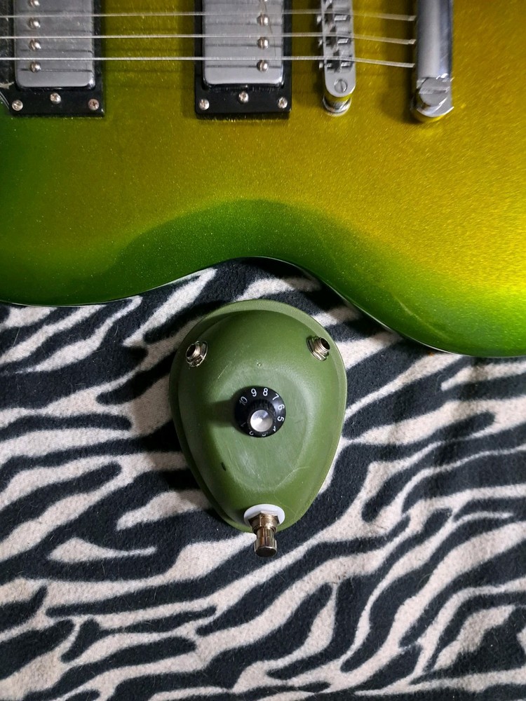 Lizard FUZZ guitar Pedal
