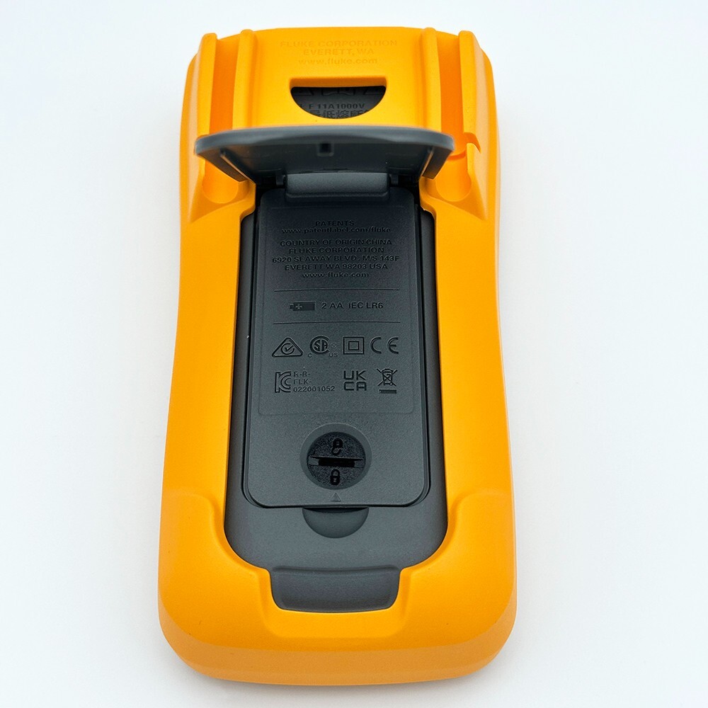 Fluke 15B/17B MAX Digital Multimeter Audible/Visual Alarm CATIII 600V AC/DC