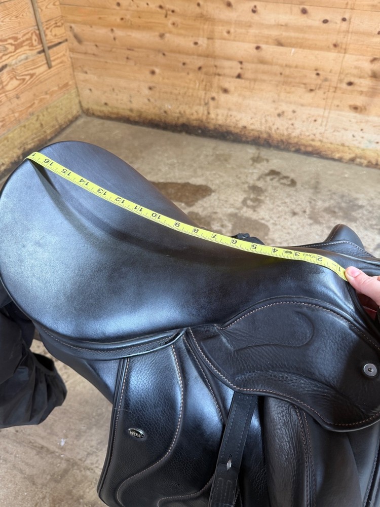 WOW dressage saddle