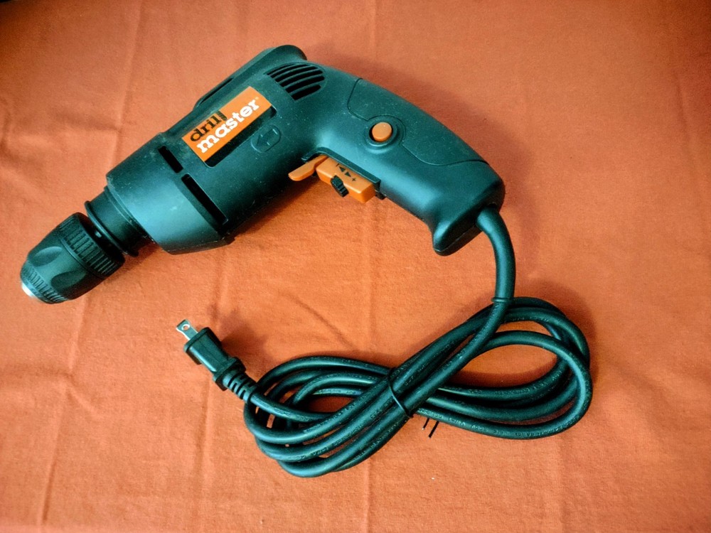 DRILL MASTER 3/8" VARIABLE SPEED REVERSIBLE CORDED DRILL