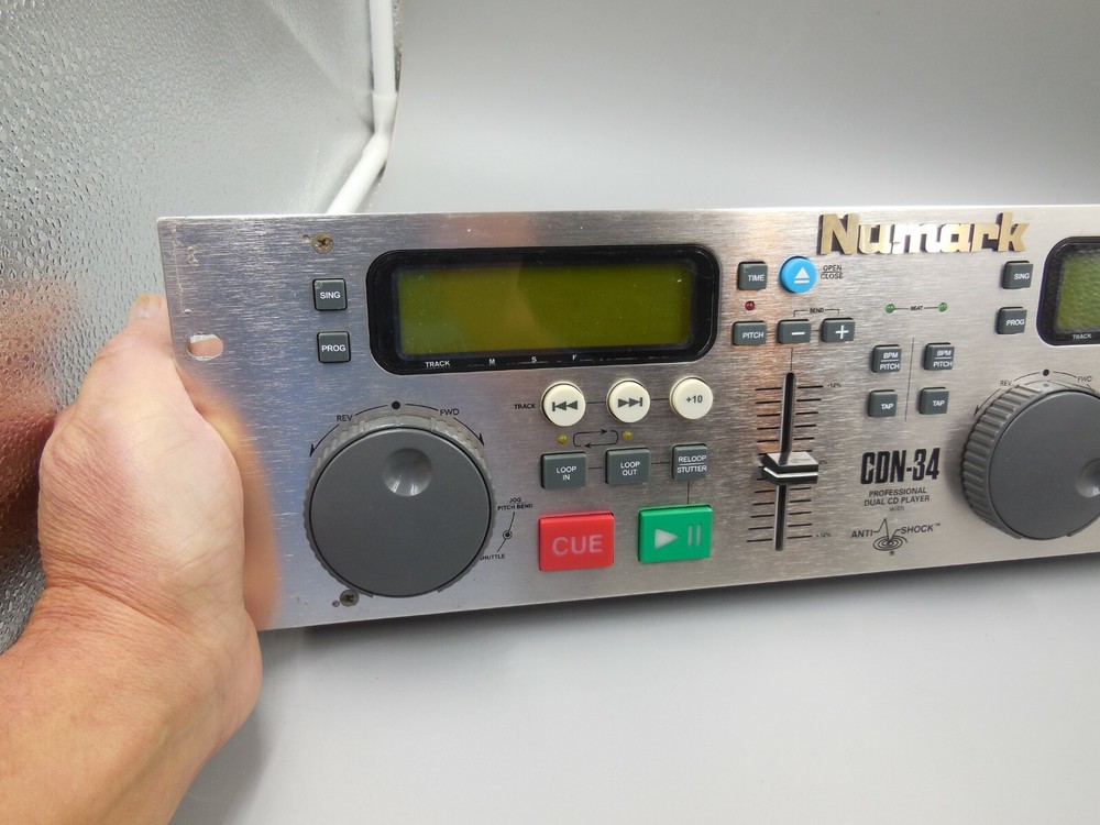 NUMARK CDN-34 PROFESSIONAL DJ DUAL CD CONTROLLER WITH ANTI-SHOCK BUFFER MEMORY