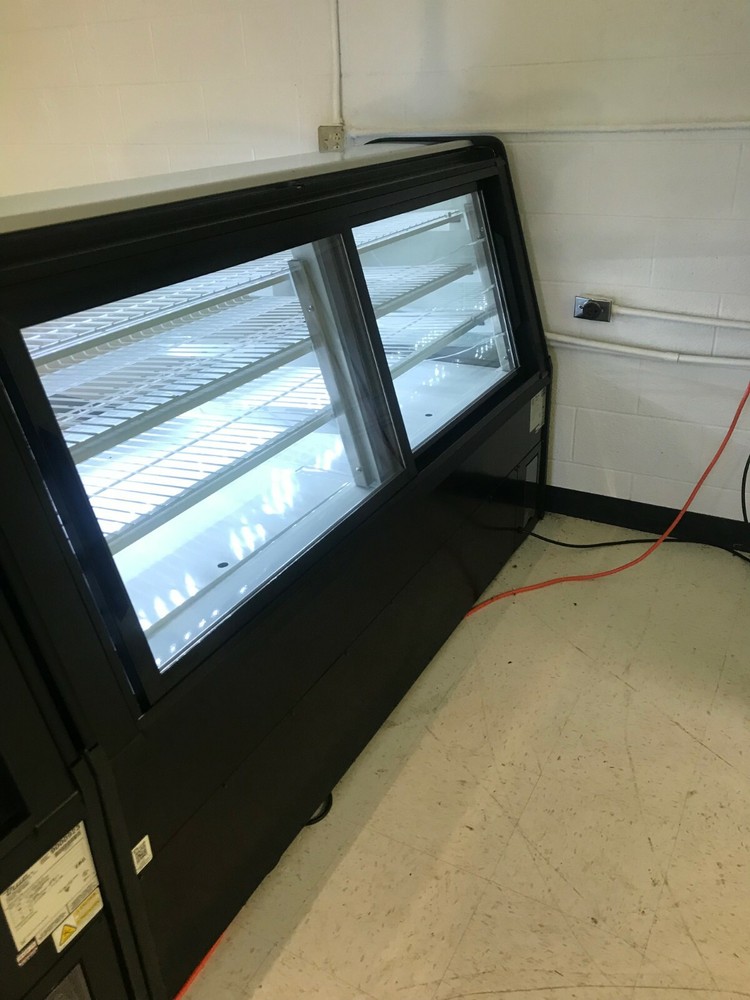 True Dry Display Case, Restaurant Bakery.