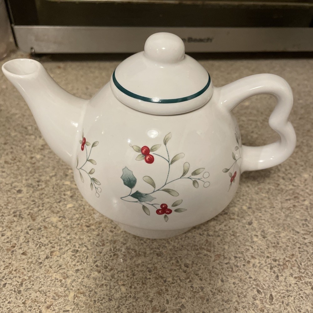 Pfaltzgraff Winterberry Tea Pot