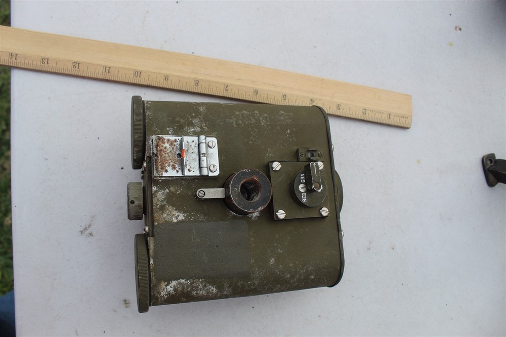 VINTAGE US ARMY SURVEY RANGE POLE LIGHT