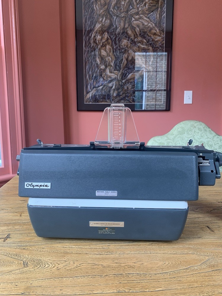 Olympia SG3N Typewriter