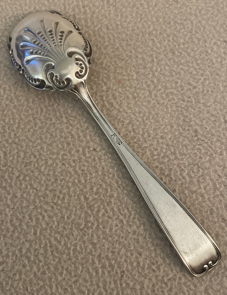 International Silver ORLEANS Solid Smooth Berry Spoon (Silverplate 1901)