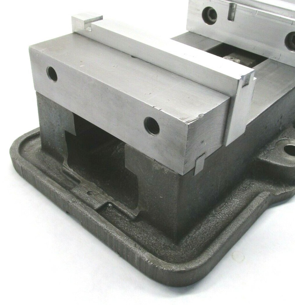 KURT ANGLOCK 6" MILLING MACHINE VISE w/ JAWS - #D60