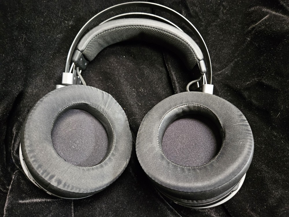 RAZER NARI ULTIMATE Wireless