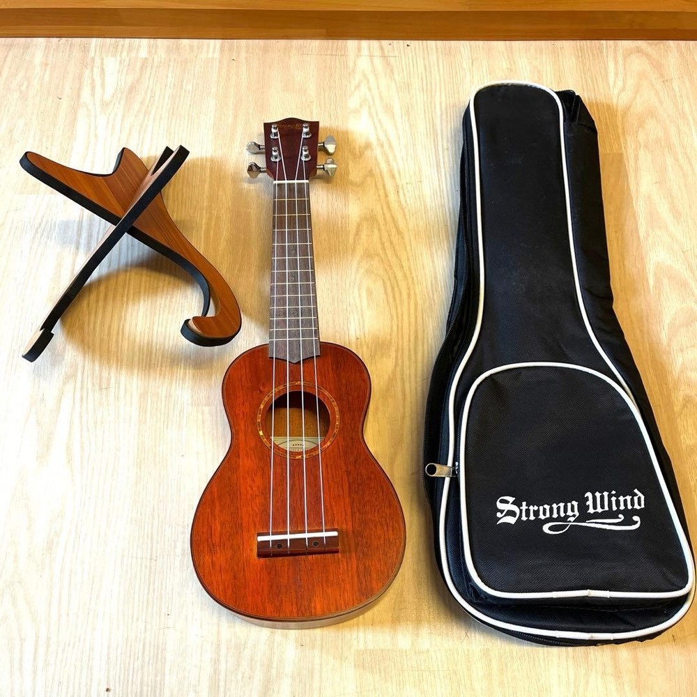 strong wind ukulele with case and stand