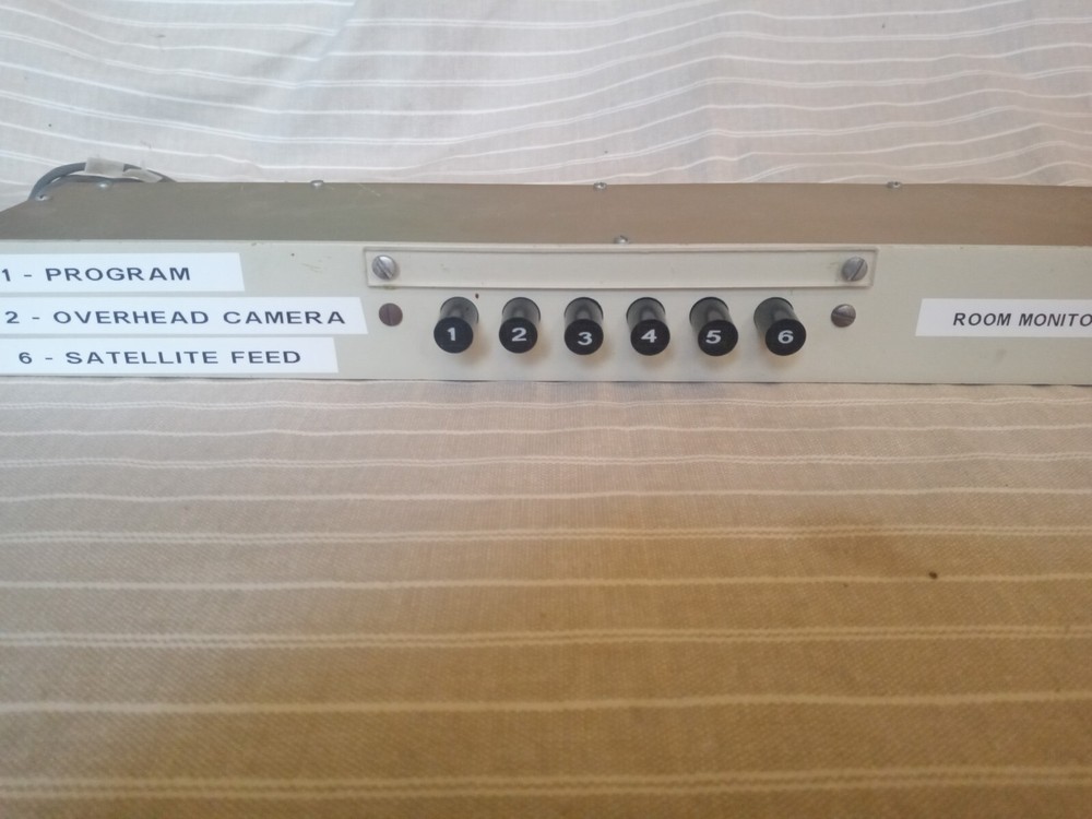 Vintage Dynair Electronics model VS-6A 6-Input Video Rackmount Switch