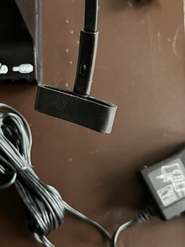 Plantronics W02 Headset w/ Charging Base & AC Adapter