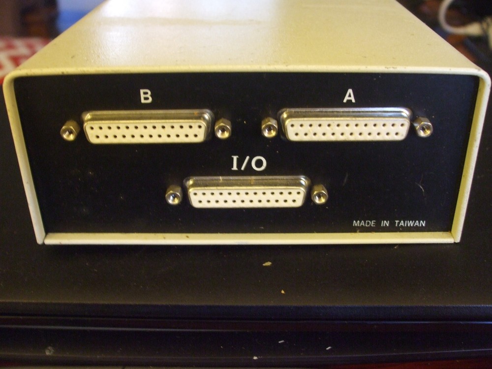 Belkin Data Transfer Switch (F1B024) 2-Ports External Switch