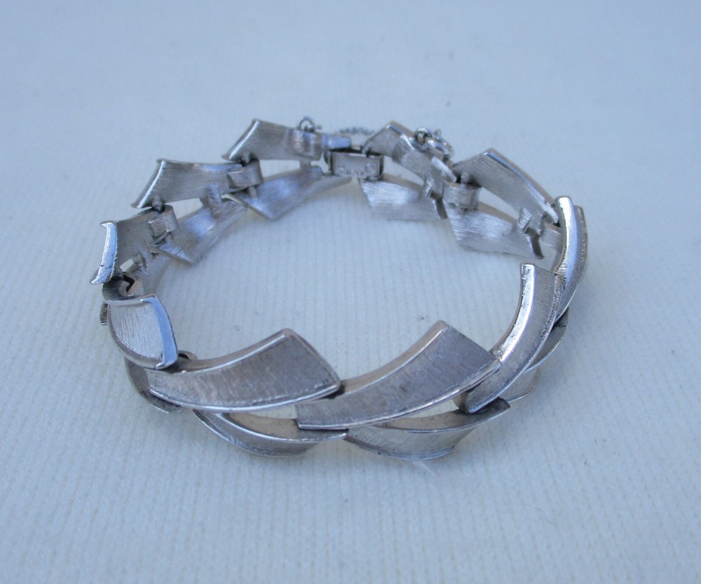 Trifari bracelet silver tone signed excellent condition