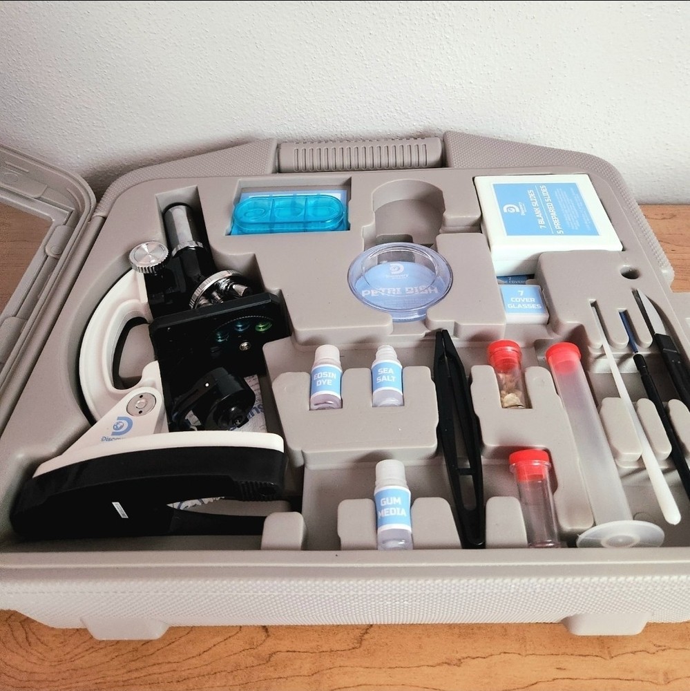 Discovery #Mindblown Microscope Set STEM Activity Slides Test Tubes Tools Pietri