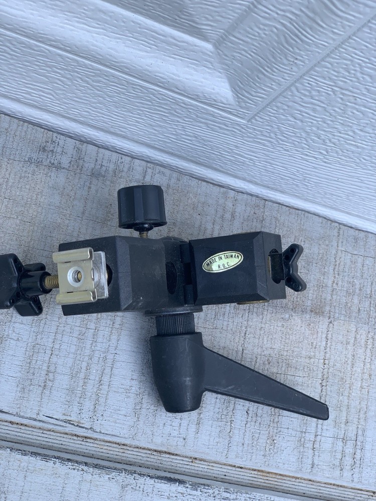 Unbranded - Studio Flash Umbrella Bracket - With Cold Shoe