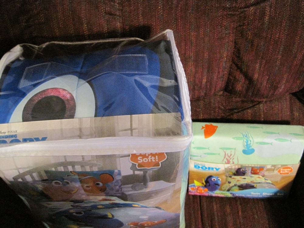 DISNEY PIXAR FINDING DORY TWIN COMFORTER & TWIN SHEET SET--NEW