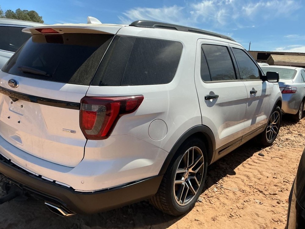 EXPLORER 2017 Glove Box 5011969