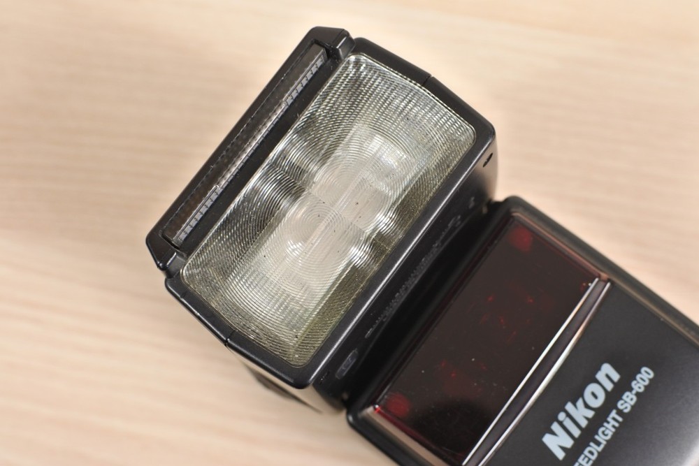 Nikon Speedlight SB-600 Shoe Mount Flash with Case – Fully Working
