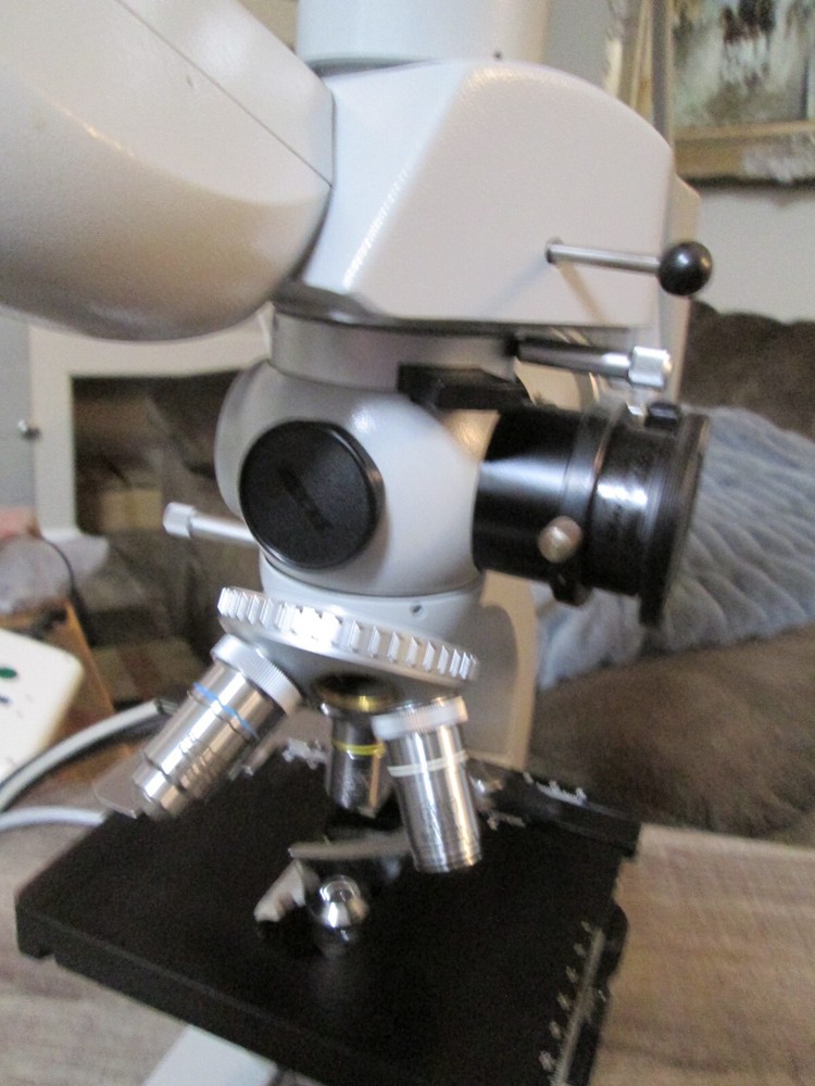 ZEISS 872 E Microscope .. Excellent condition .. Ready to go to work