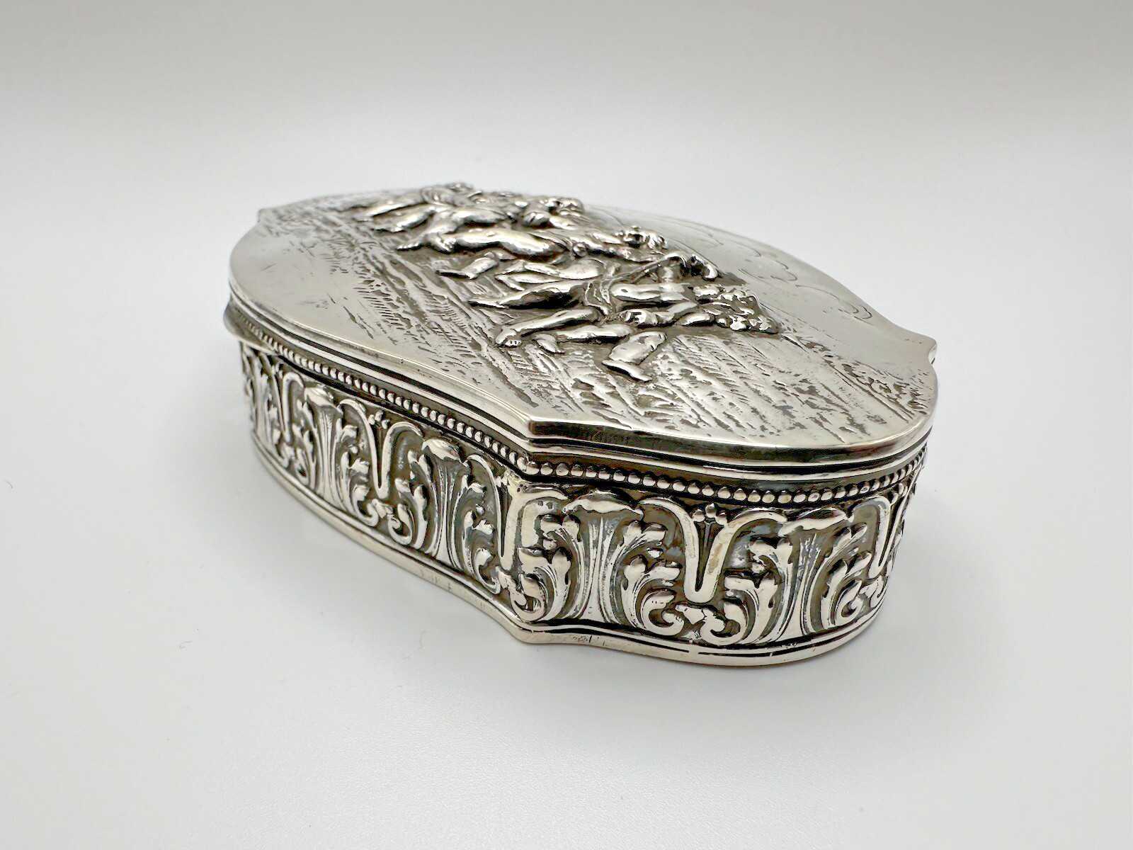 ANT 1600s Augsburg German / Hanau 800 Silver Cherub Repousse Jewelry Casket 157g