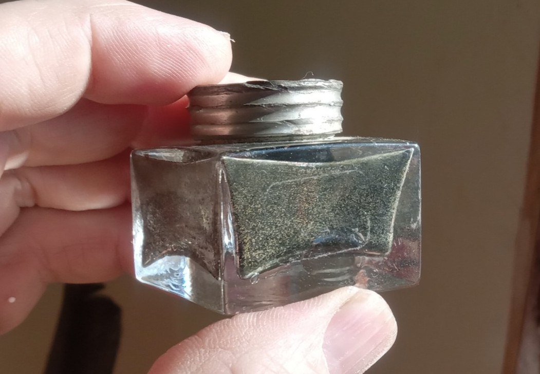 1860s NON SPILLING TRAVELER'S POCKET INKWELL GLASS WITH METAL COLLAR & CAP