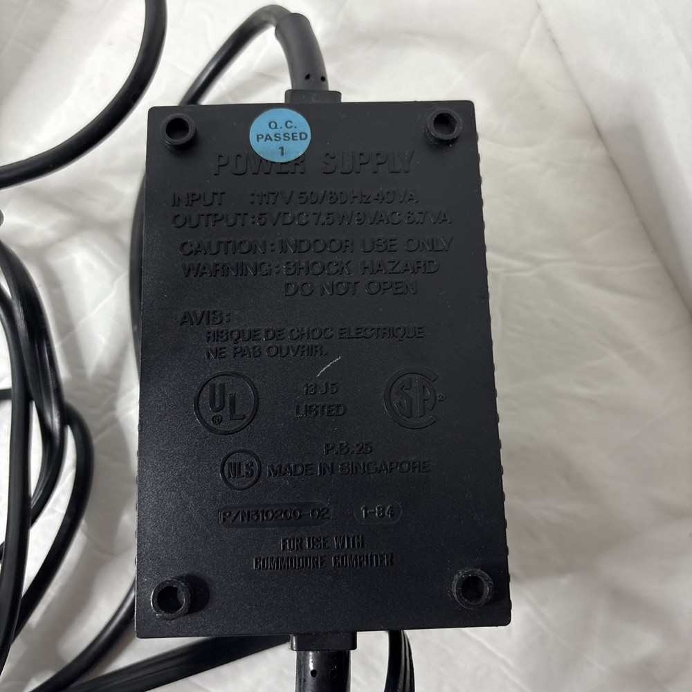 Commodore Plus 4 with original power supply. Read description!