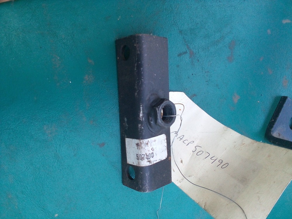 New 507490 A/C Adjustment Bracket for Mack 209RD258