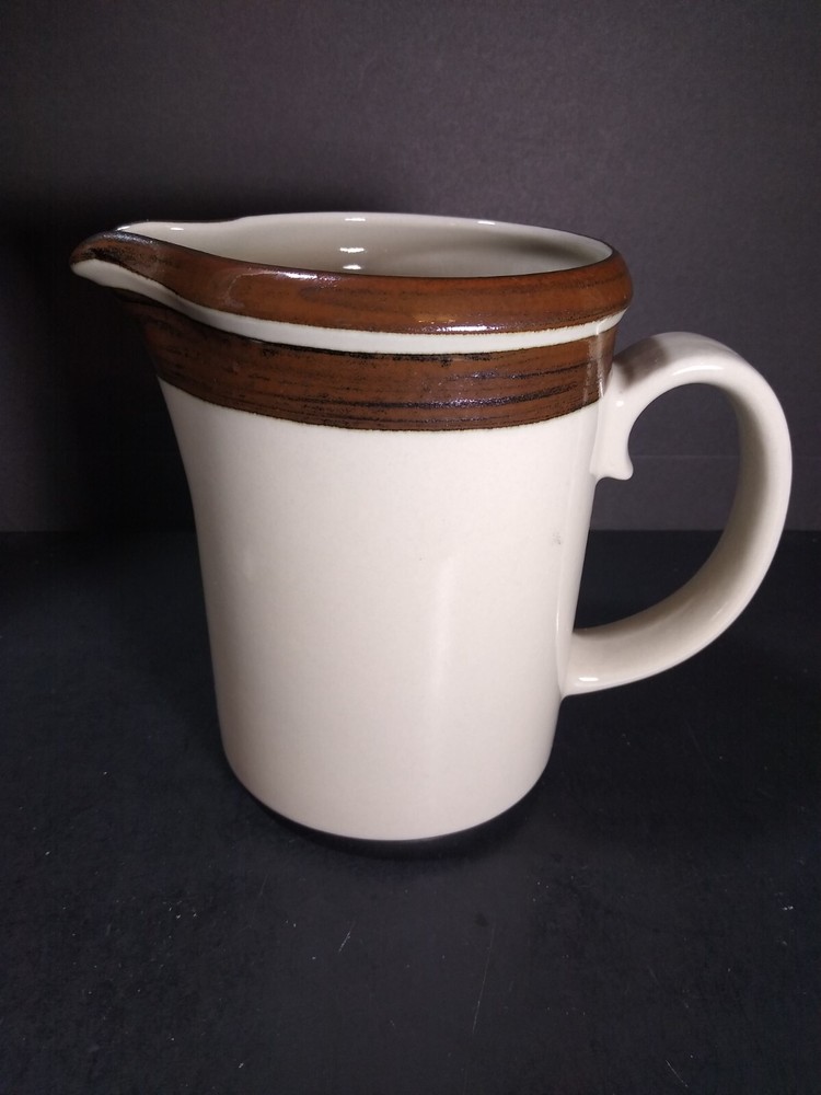 Arabia Karelia 32 ounce Brown Pitcher