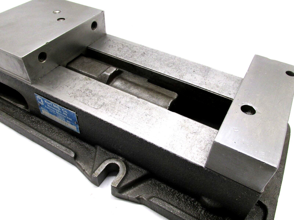 KURT ANGLOCK 6" MILLING MACHINE VISE - #D675