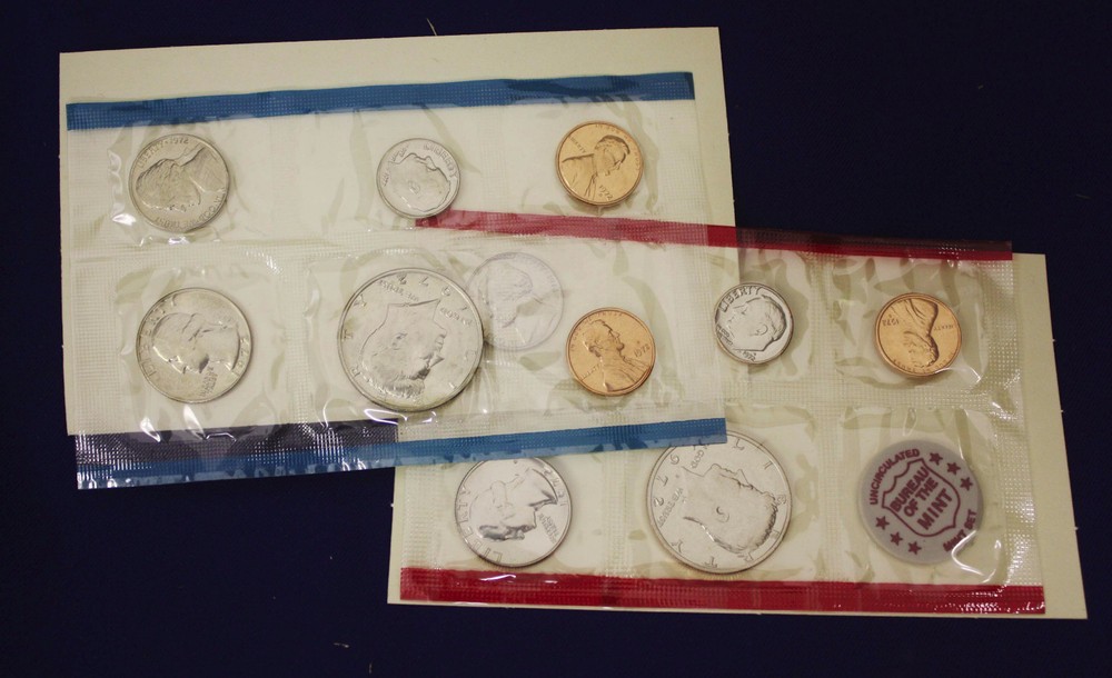 100-1972 MINT SET ISSUED BY US MINT UNCIRCULATED Genuine