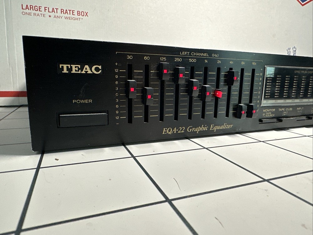 TEAC EQA-22 Graphic Equalizer Analog Spectrum Display Black Stereo L/R RCA