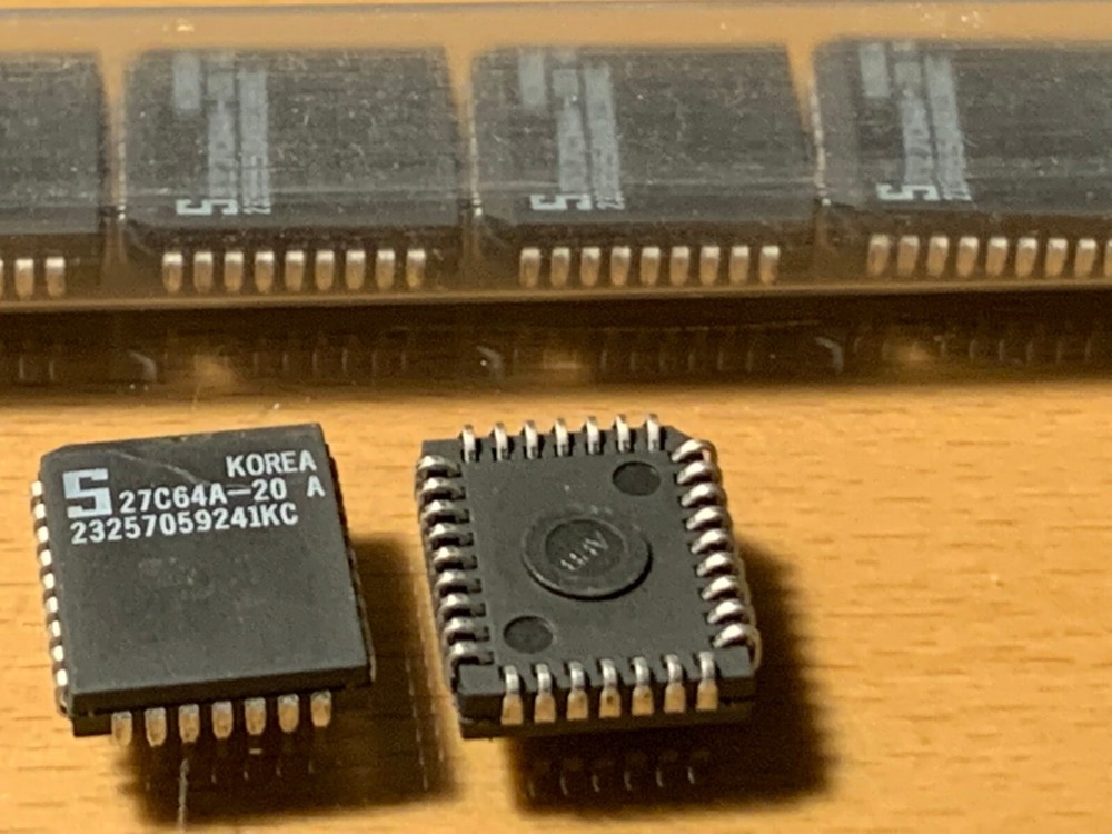 27C64A-20A - Signetics IC - 64K bit EPROM PLCC32
