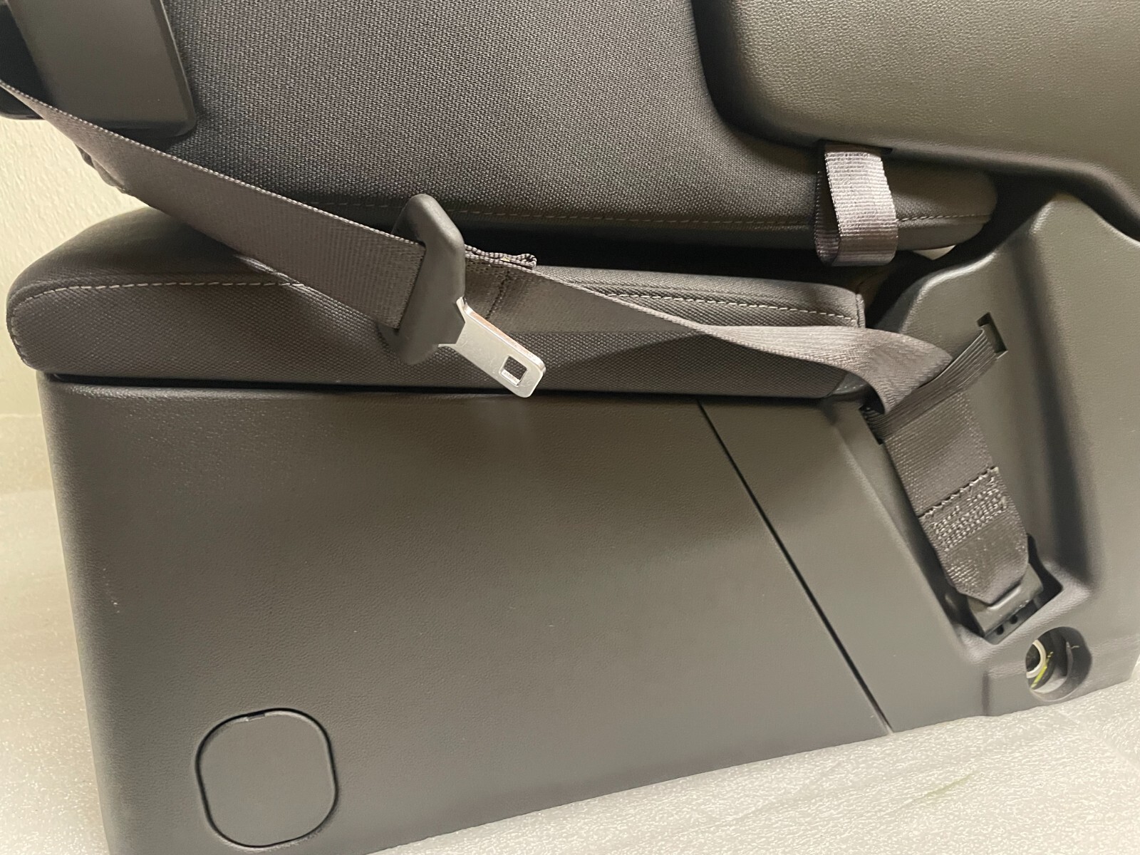 19-23 CHEVROLET TAHOE SILVERADO EBONY CLOTH CENTER JUMP SEAT WITH STORAGE...RARE