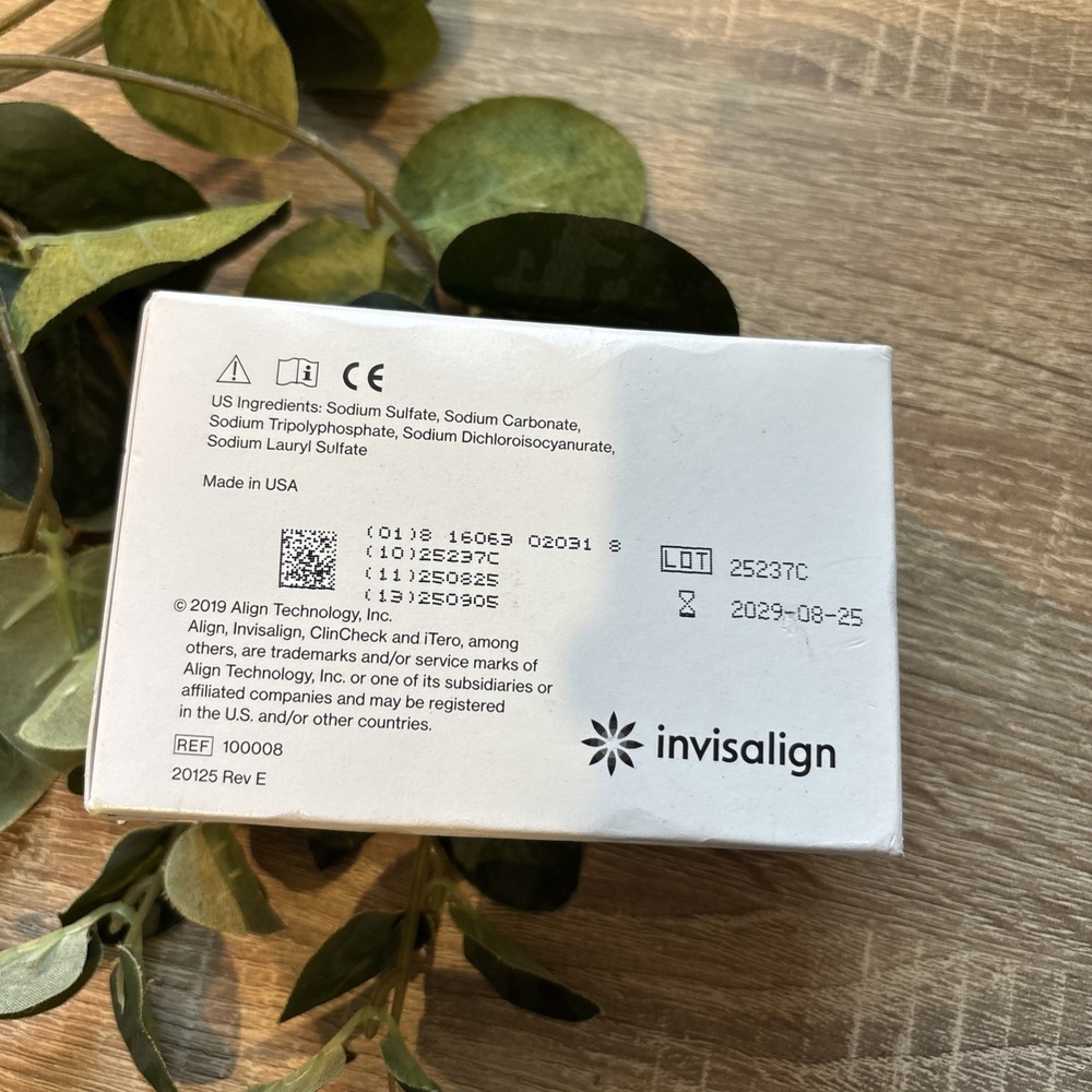 INVISALIGN Cleaning Crystals for Clear Aligners and Retainers, (50 Packets)