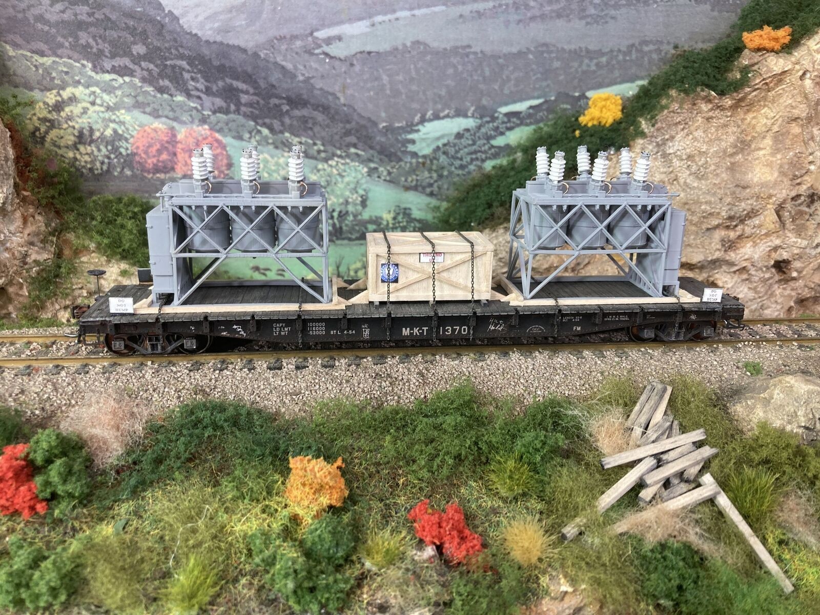 2 (3)Phase Oil Circuit Breakers Railcar/Flatcar Load (1:87th - H.O. Scale)