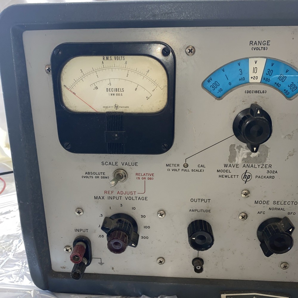 HP Model Hewlett Packard 302A Wave Analyzer S1