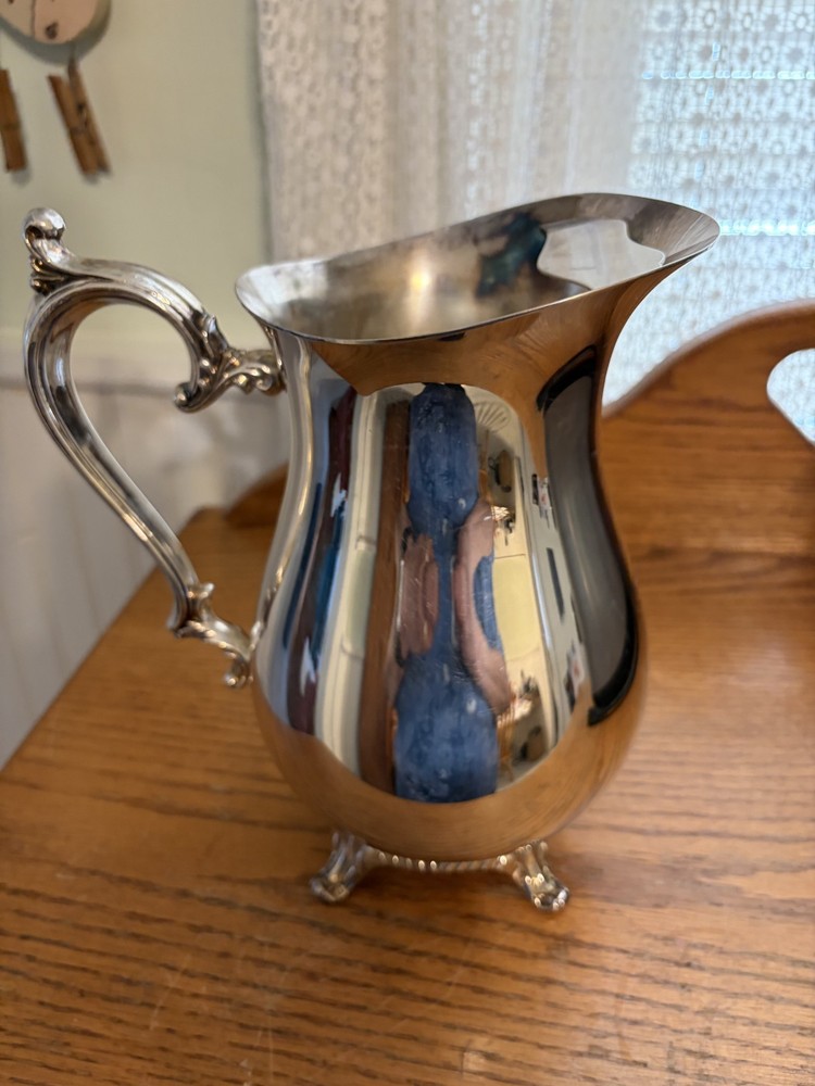 SILVERPLATE WATER PITCHER ICE LIP